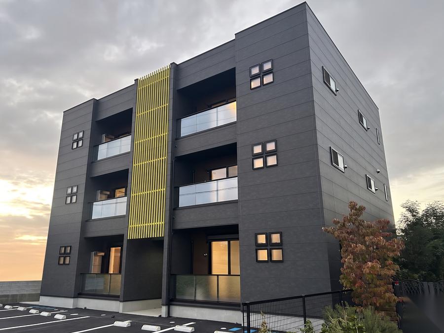 久留米市野中町のファミリー向け木造3階建賃貸集合住宅(2LDK・6戸)の外観 — みなと建築事務所 設計